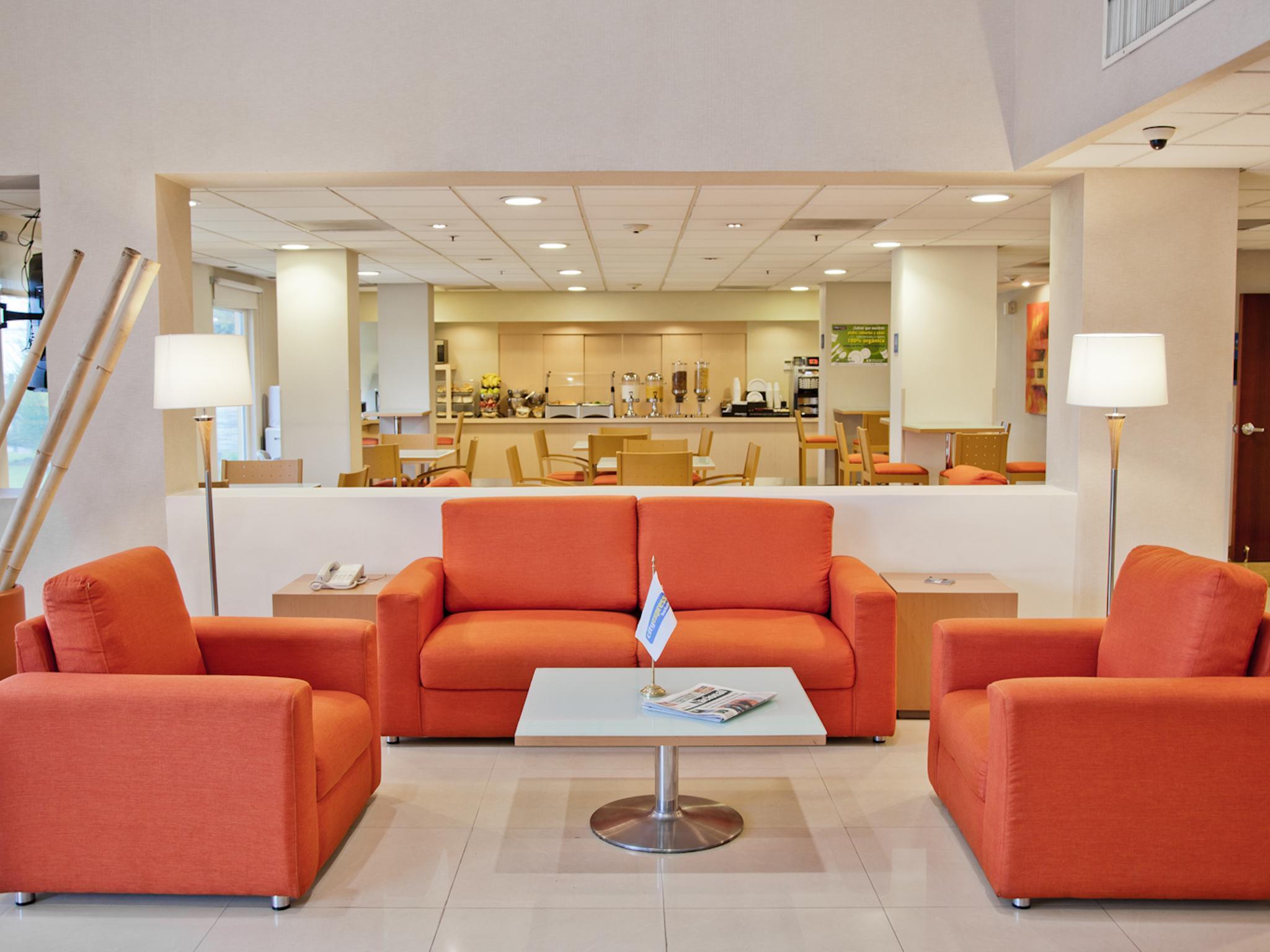 City Express By Marriott Celaya Parque Zewnętrze zdjęcie