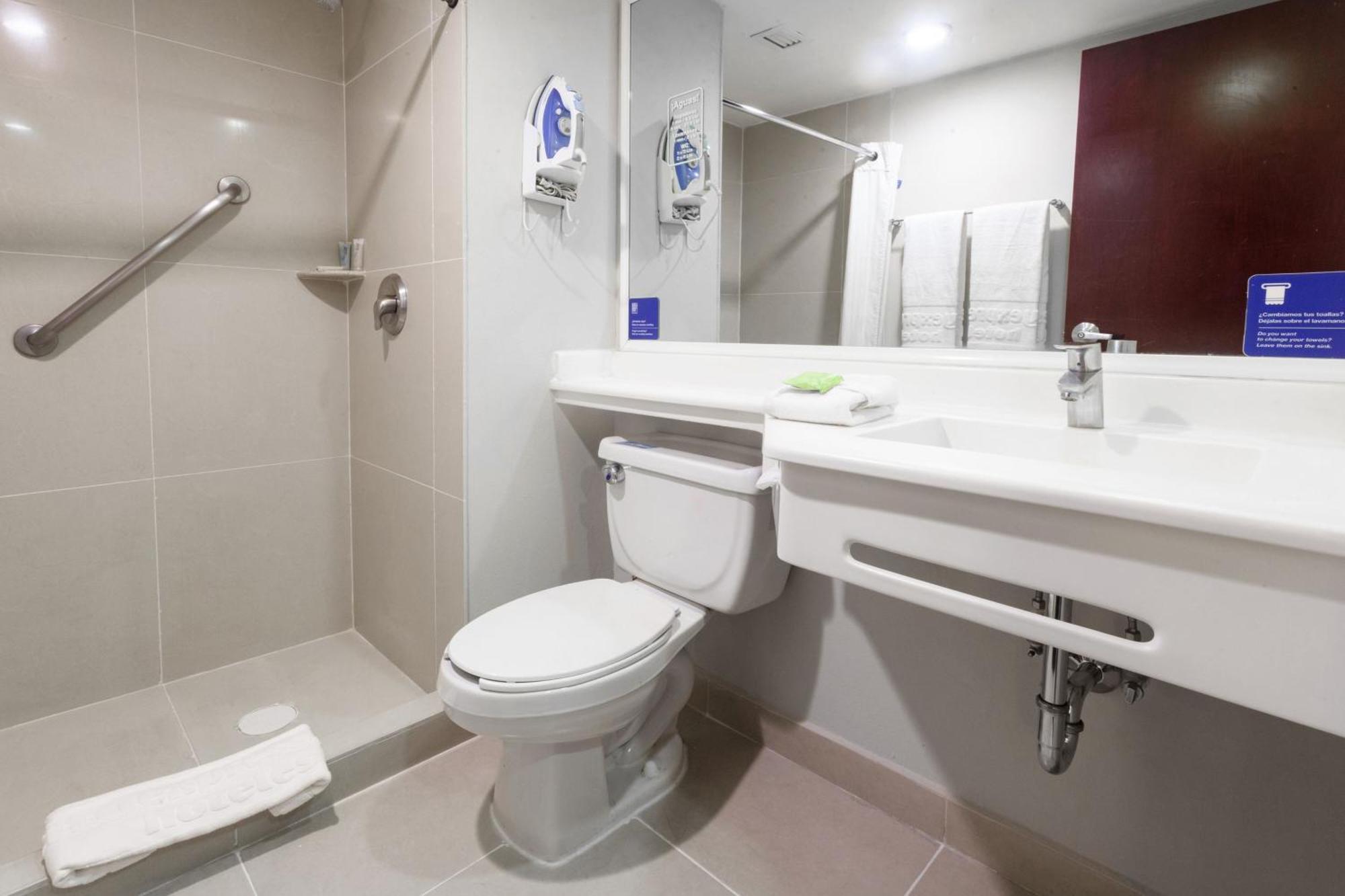 City Express By Marriott Celaya Parque Zewnętrze zdjęcie