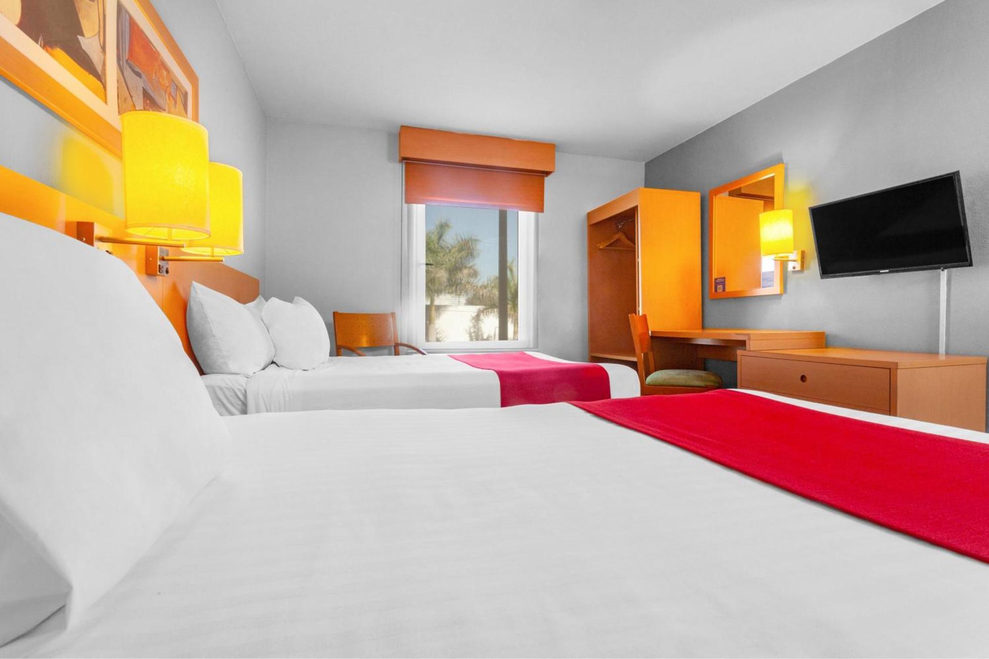 City Express By Marriott Celaya Parque Zewnętrze zdjęcie