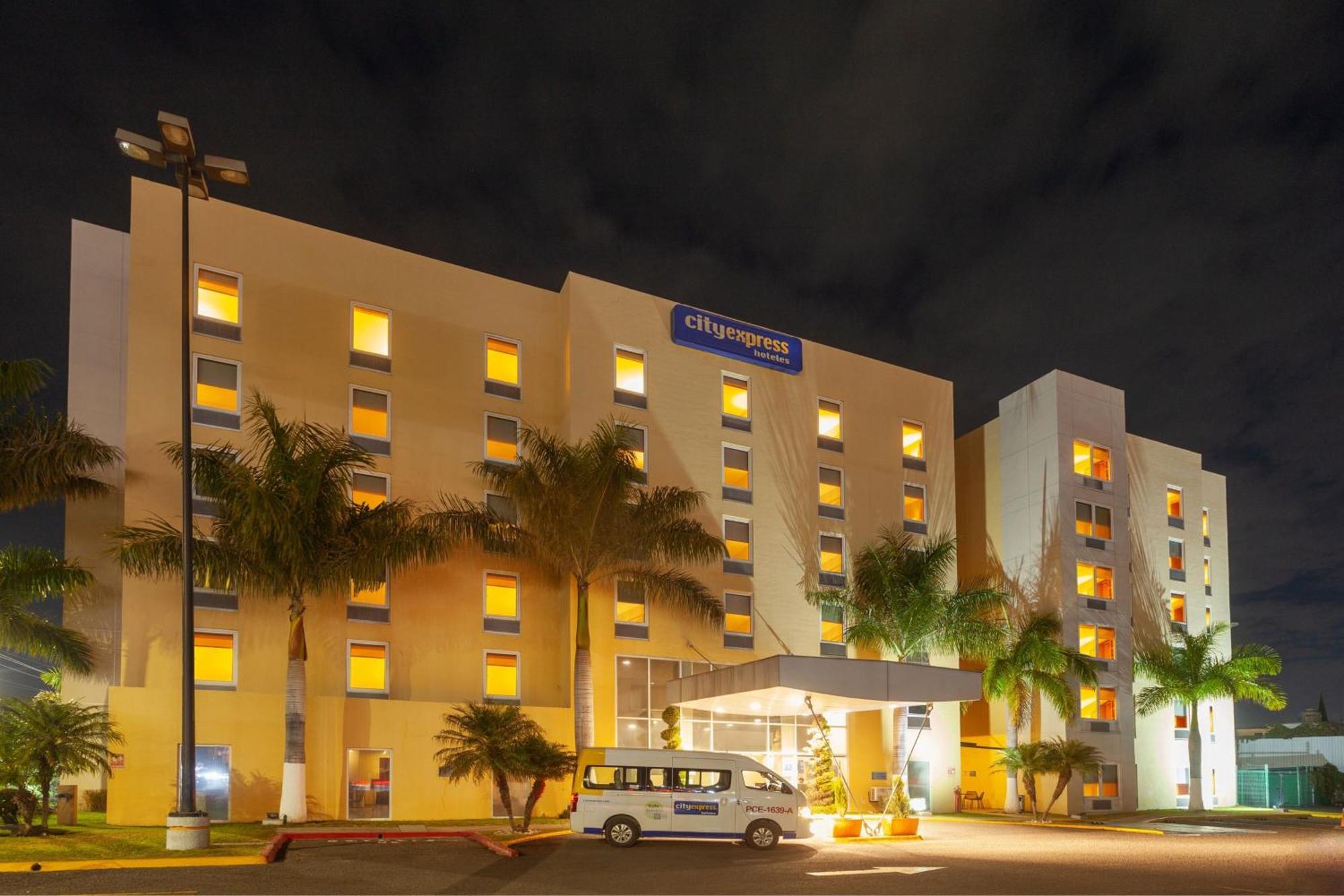 City Express By Marriott Celaya Parque Zewnętrze zdjęcie