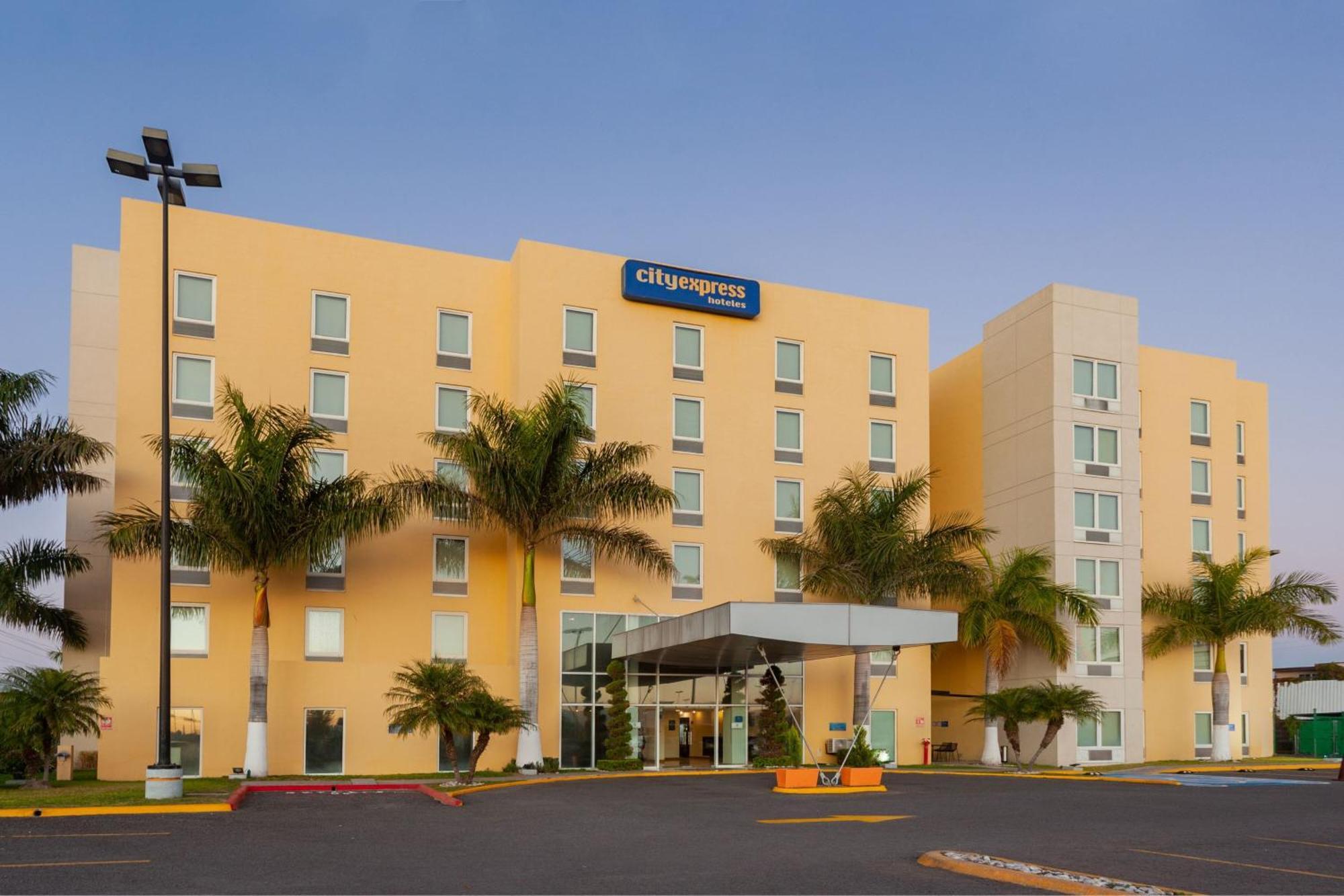 City Express By Marriott Celaya Parque Zewnętrze zdjęcie