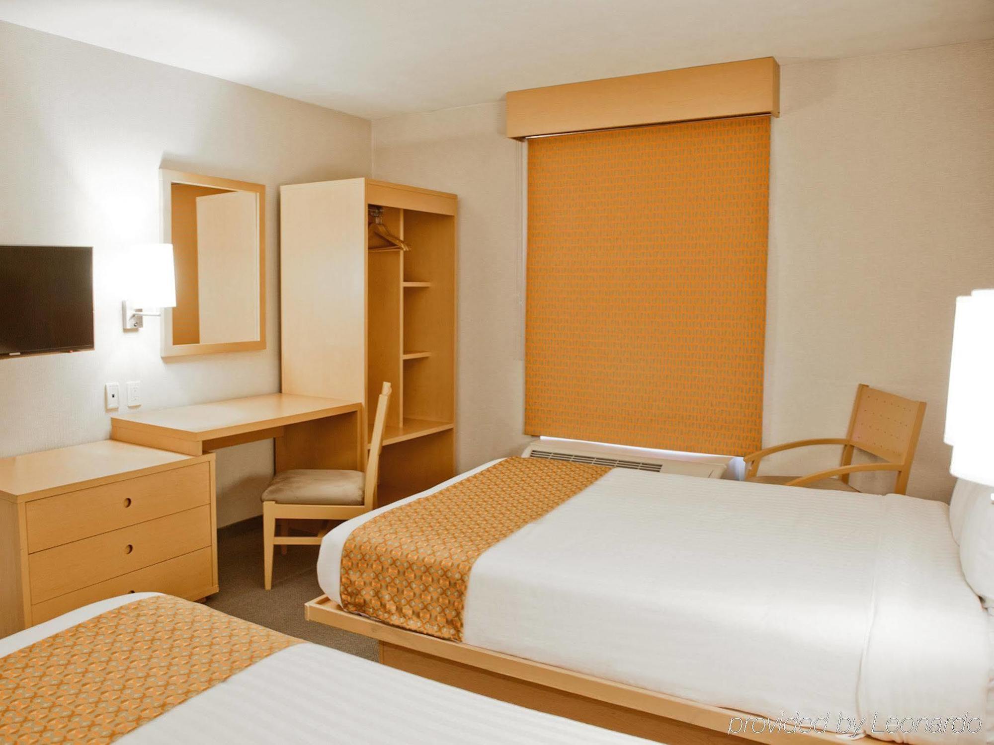 City Express By Marriott Celaya Parque Zewnętrze zdjęcie