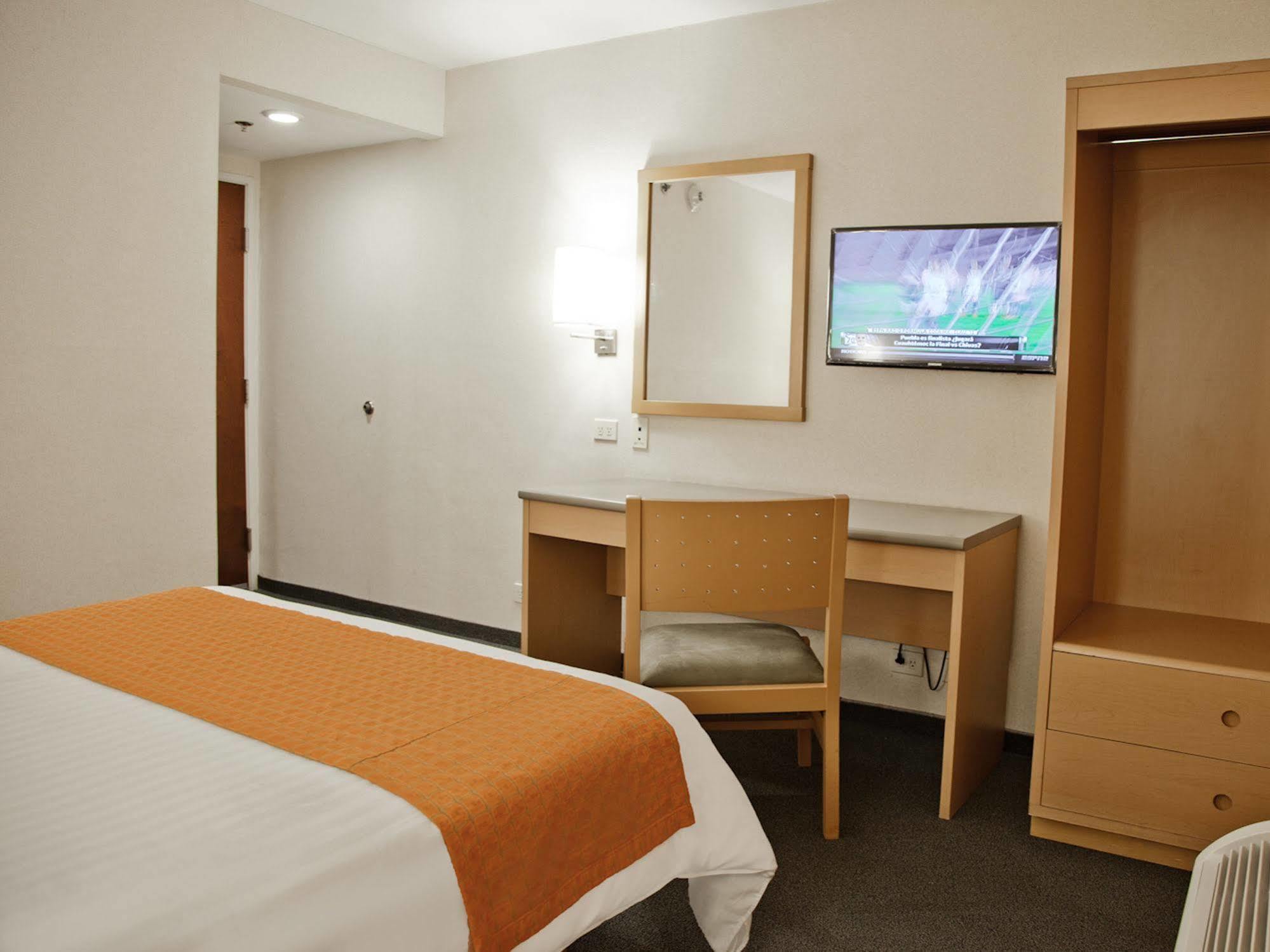 City Express By Marriott Celaya Parque Zewnętrze zdjęcie